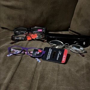 Fashion 2.50 Reading Glasses   only 1 Set with Case